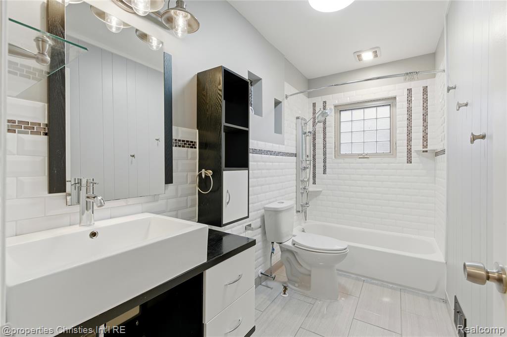 466 Touraine Road, Grosse Pointe Farms, MI 48236 — Photo 18