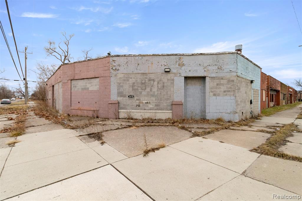 6870 E Davison Street, Hamtramck, MI 48212 — Photo 2