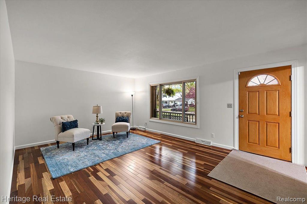 4887 CRESTBROOK Drive, Waterford, MI 48328 — Photo 10