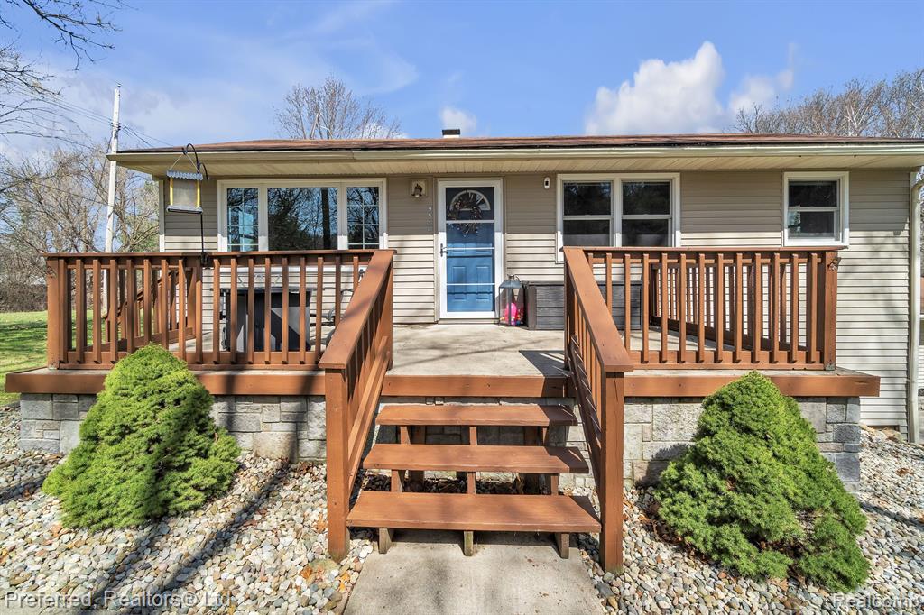 9514 CORNELL Avenue, Clarkston, MI 48348 — Photo 2