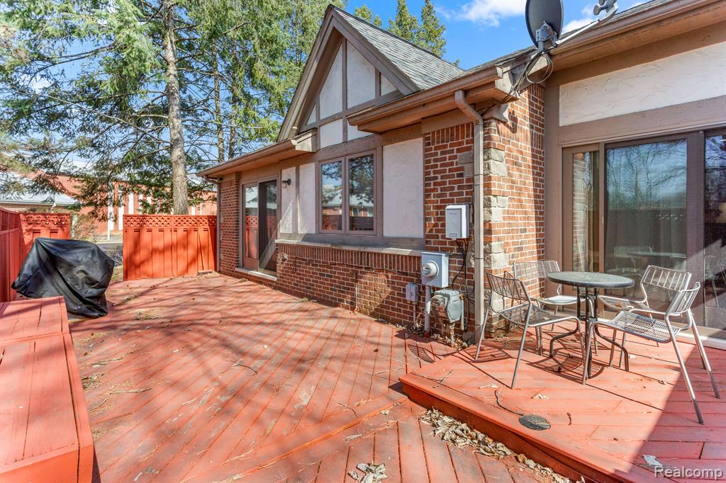 812 N BEECH DALY Road, Dearborn Heights, MI 48127 — Photo 34