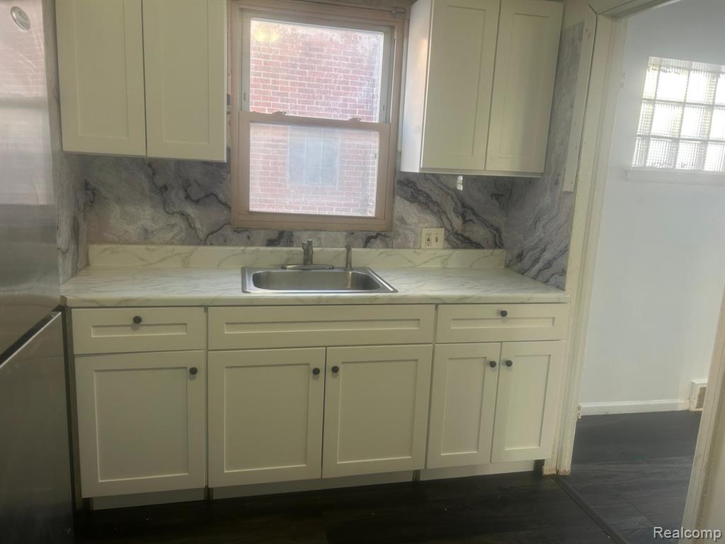 6515 Woodmont Avenue, Detroit, MI 48228 — Photo 3