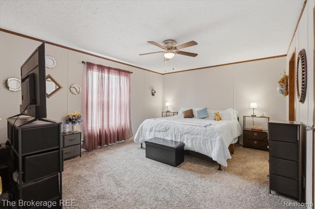 9542 Foxwell Circle, Fenton, MI 48430 — Photo 16
