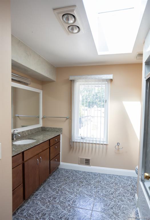 5881 NANEVA, West Bloomfield, MI — Photo 55