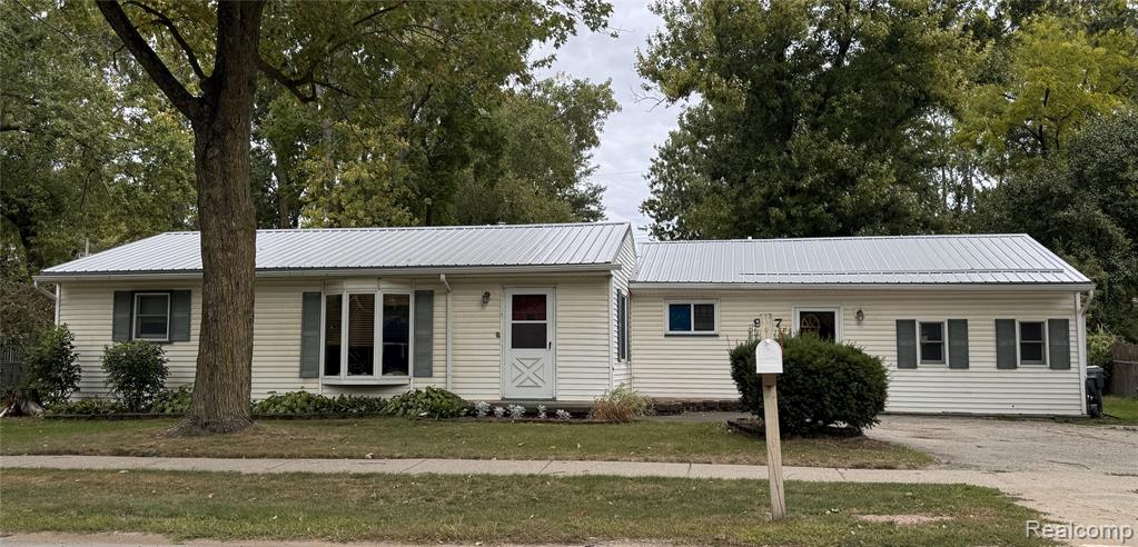 957 Miller Road N, Lake Orion, MI 48362 — front exterior