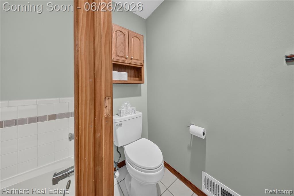 627 W Caledonia Street, Howell, MI 48843 — Photo 31