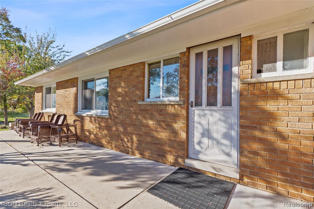 5072 15 Mile Road, Sterling Heights, MI 48310 — Photo 32