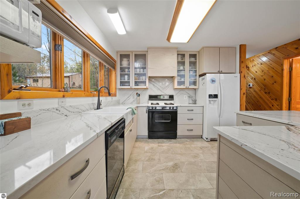8768 Sunset Trail NE, Mancelona, MI 49659 — Photo 27