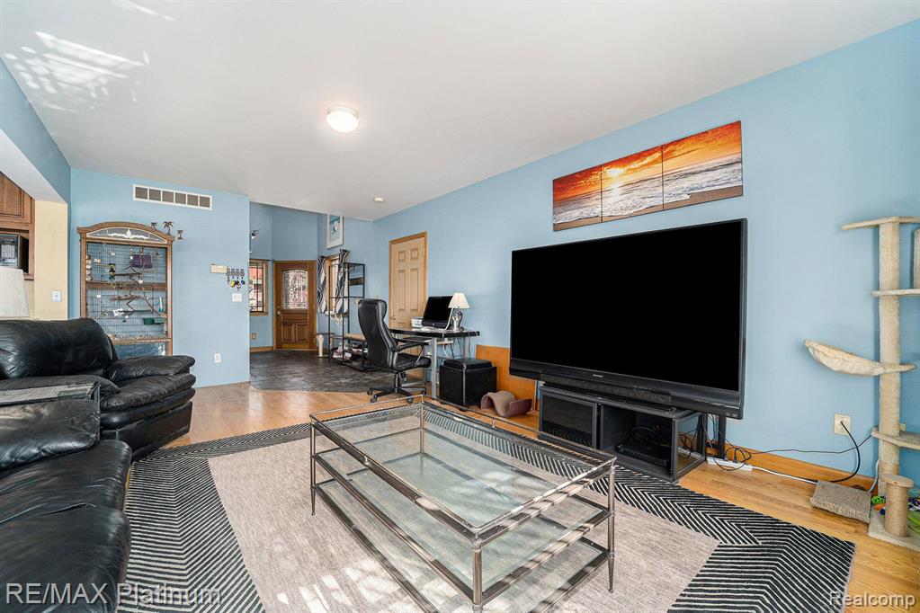 6512 BUCKSHORE Drive, Whitmore Lake, MI 48189 — Photo 4