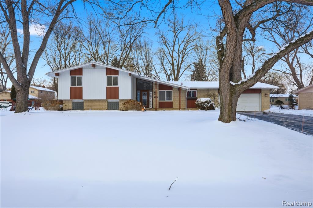 5586 Wild Ridge Lane, West Bloomfield, MI