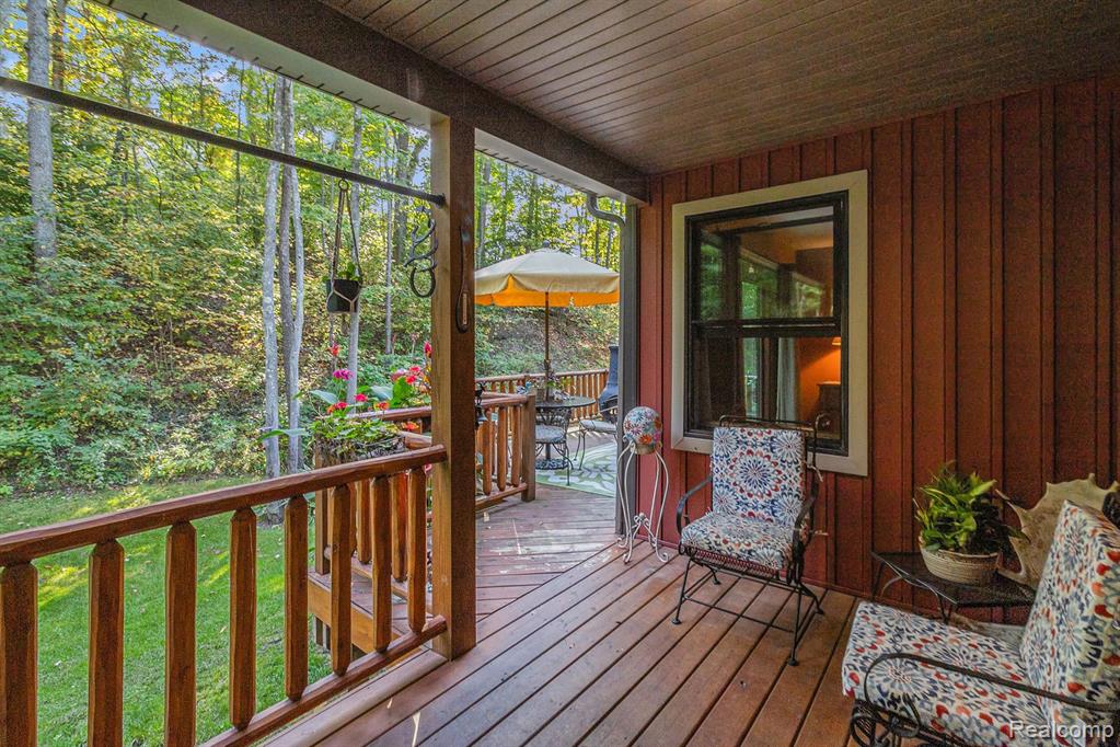 8630 HIDDEN LAKE Drive, Howell, MI 48855 — Photo 16