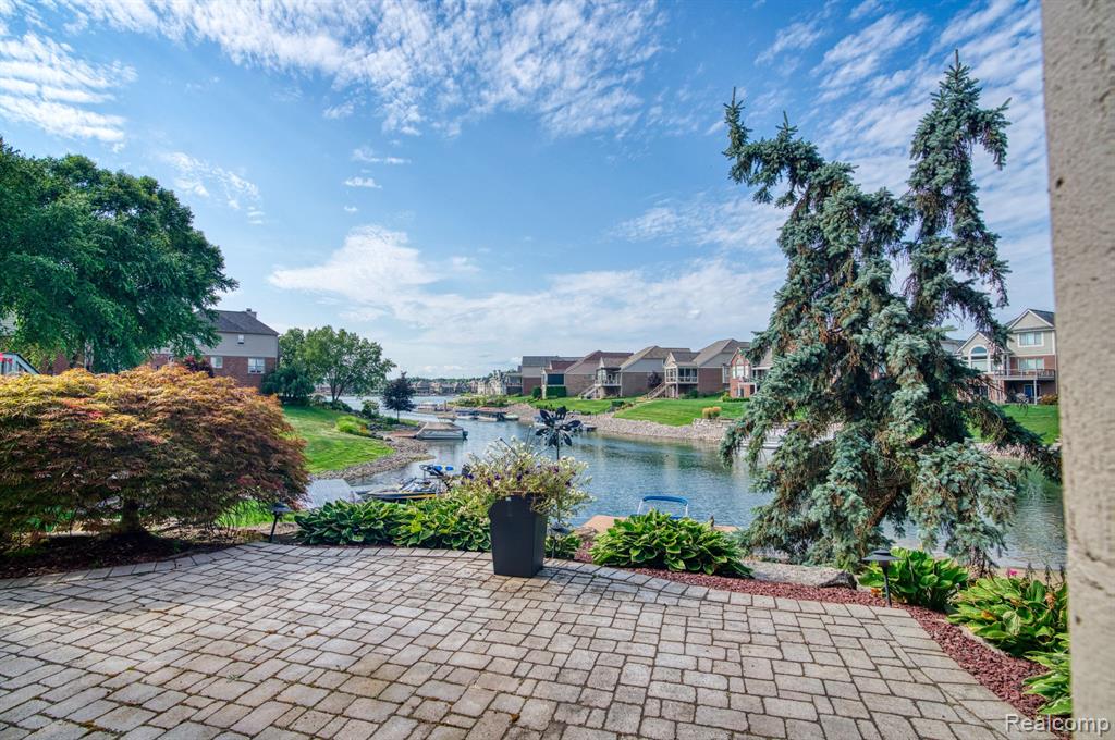 10769 CLIFFVIEW Drive, South Lyon, MI 48178 — Photo 52