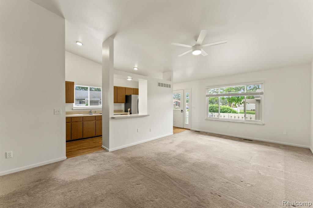62402 Raleigh Court, 6, South Lyon, MI 48178 — Photo 3