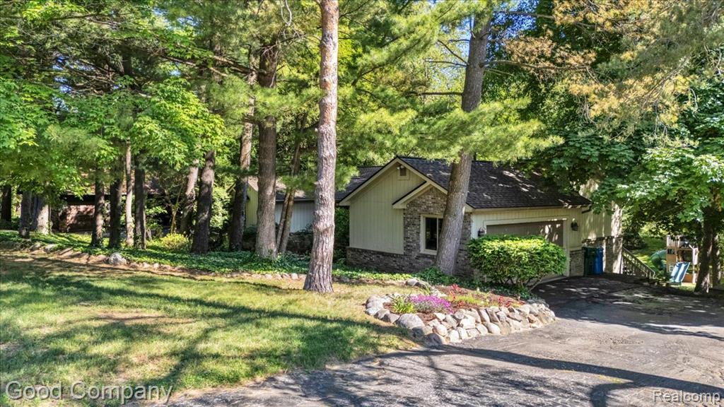 5504 Starwood Drive, Commerce Twp, MI 48382 — Photo 2