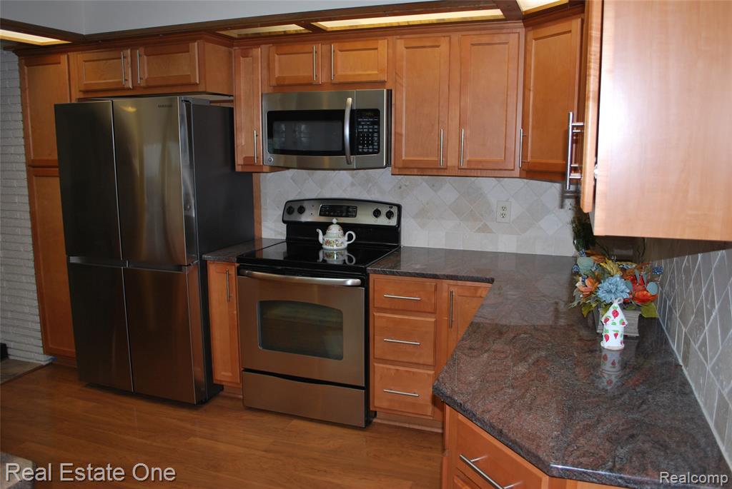 40936 Micol Drive, Plymouth, MI 48170 — Photo 13