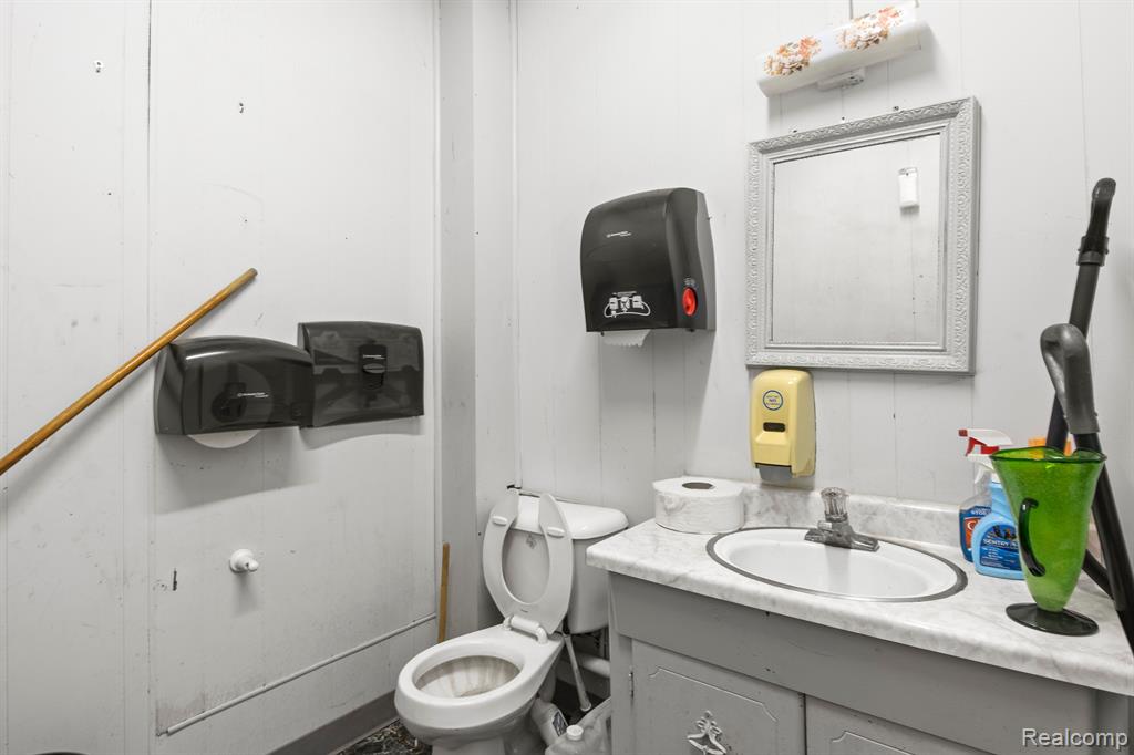 710 MIDDLEBELT Road, Inkster, MI 48141 — Photo 15