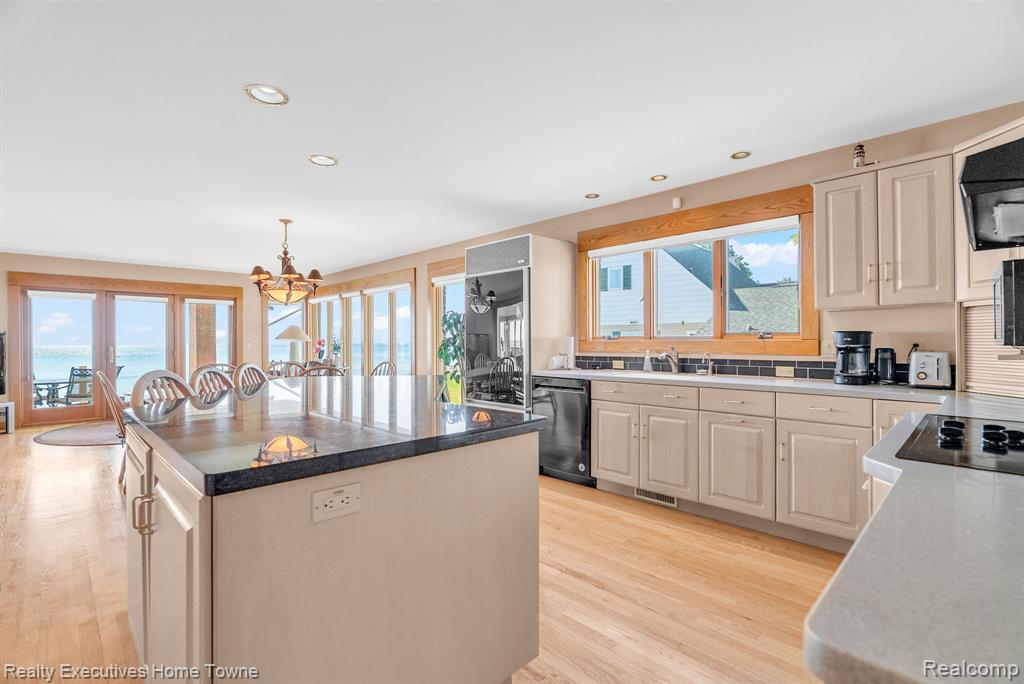 2975 Sandy Oaks Lane, Fort Gratiot, MI 48059 — Photo 16