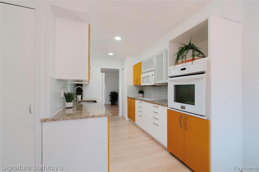 5188 W Richard Run, West Bloomfield, MI — Photo 2