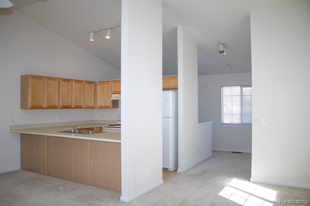 7051 MAGNOLIA Lane, Waterford, MI 48327 — Photo 14