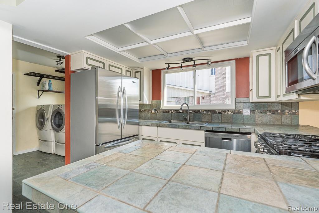 6621 Northpoint Drive, Troy, MI 48085 — Photo 34