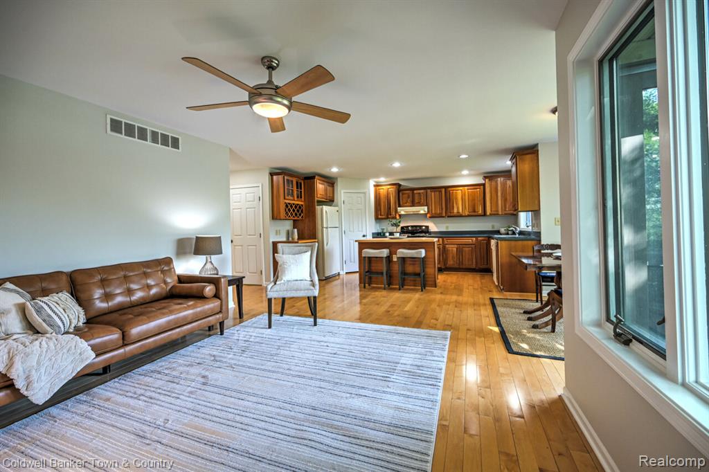 11265 N Shore Drive, Whitmore Lake, MI 48189 — Photo 8
