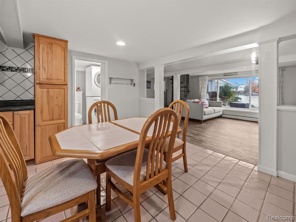 414 S SHOREWOOD Court, Lake Orion, MI 48362 — Photo 12
