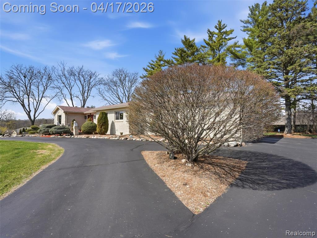 4886 Beacon Hill Drive, Bloomfield Hills, MI 48301 — Photo 6