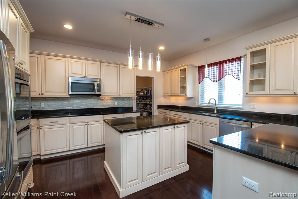 4217 FORSTER Lane, Shelby Twp, MI 48316 — Photo 12