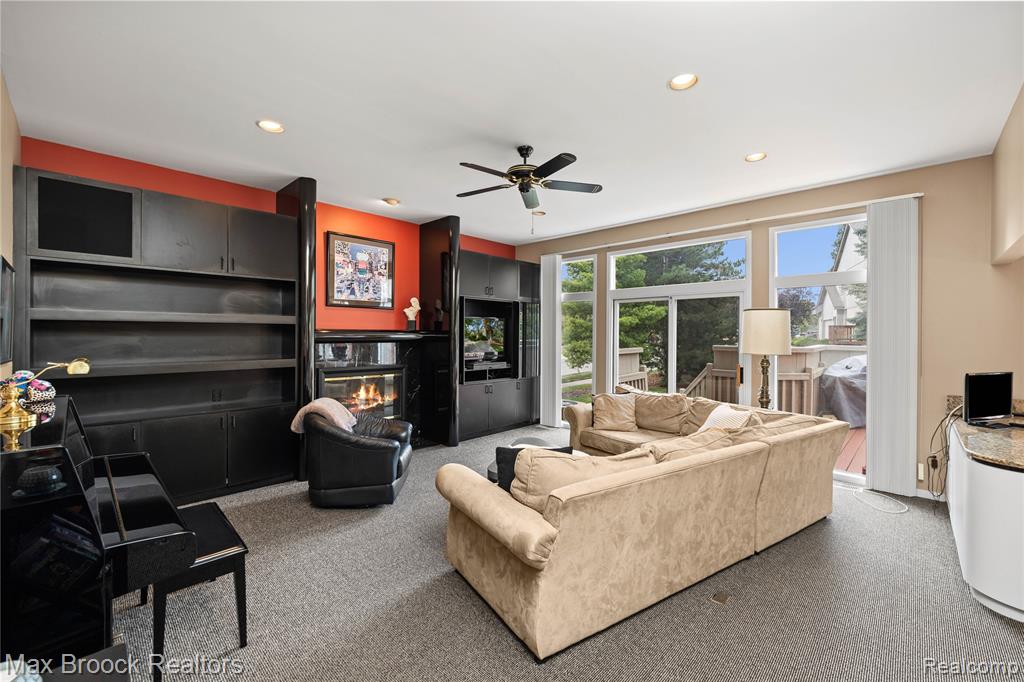 6684 Stonebridge E, West Bloomfield, MI — Photo 24