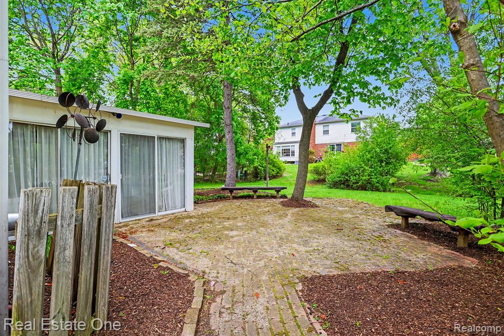4923 Stamford Drive, West Bloomfield, MI 48323 — Photo 25