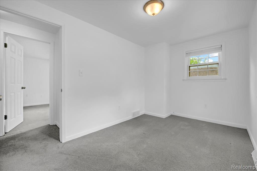 828 N Gainsborough Avenue, Royal Oak, MI 48067 — Photo 24