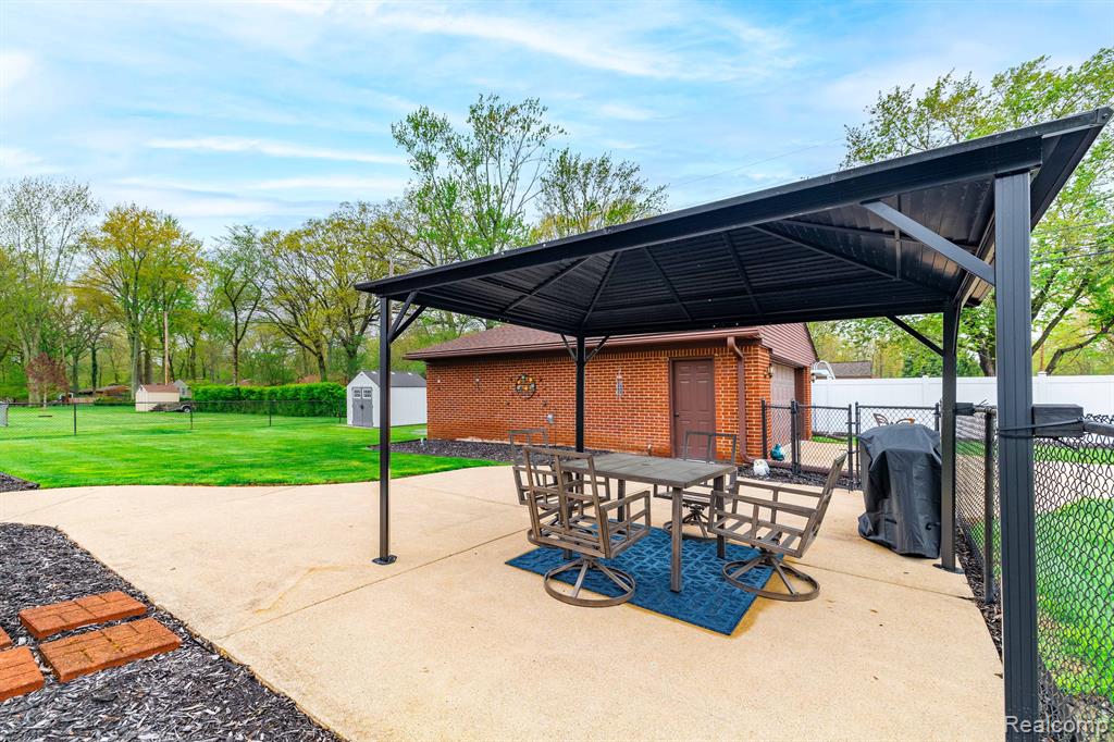 7912 COVENTRY Avenue, Grosse Ile, MI 48138 — Photo 32