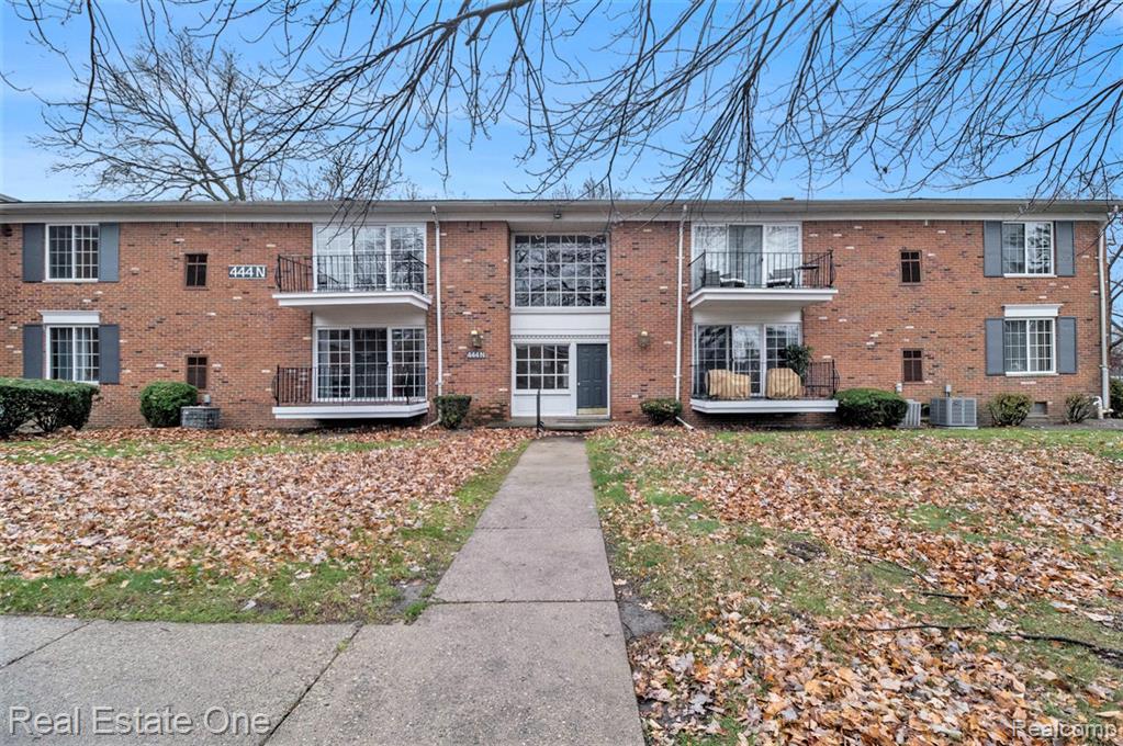 444 FOX HILLS Drive N, A-8, Bloomfield Hills, MI 48304 — Photo 3