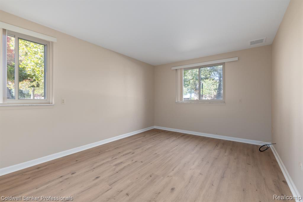 425 Riviera Drive, Saint Clair Shores, MI 48080 — Photo 36