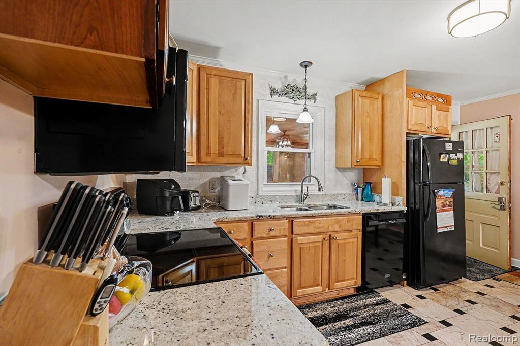 5830 Eldridge Drive, Waterford, MI 48327 — Photo 8