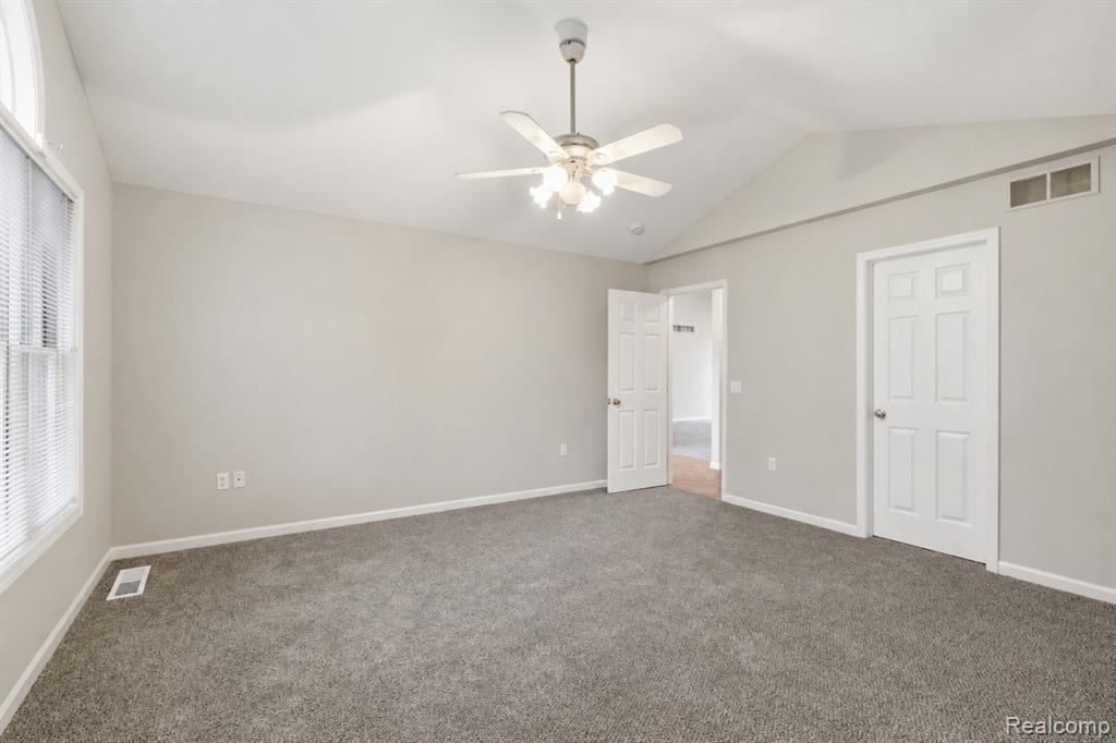 8091 Prestonwood Court, Flushing, MI 48433 — Photo 19