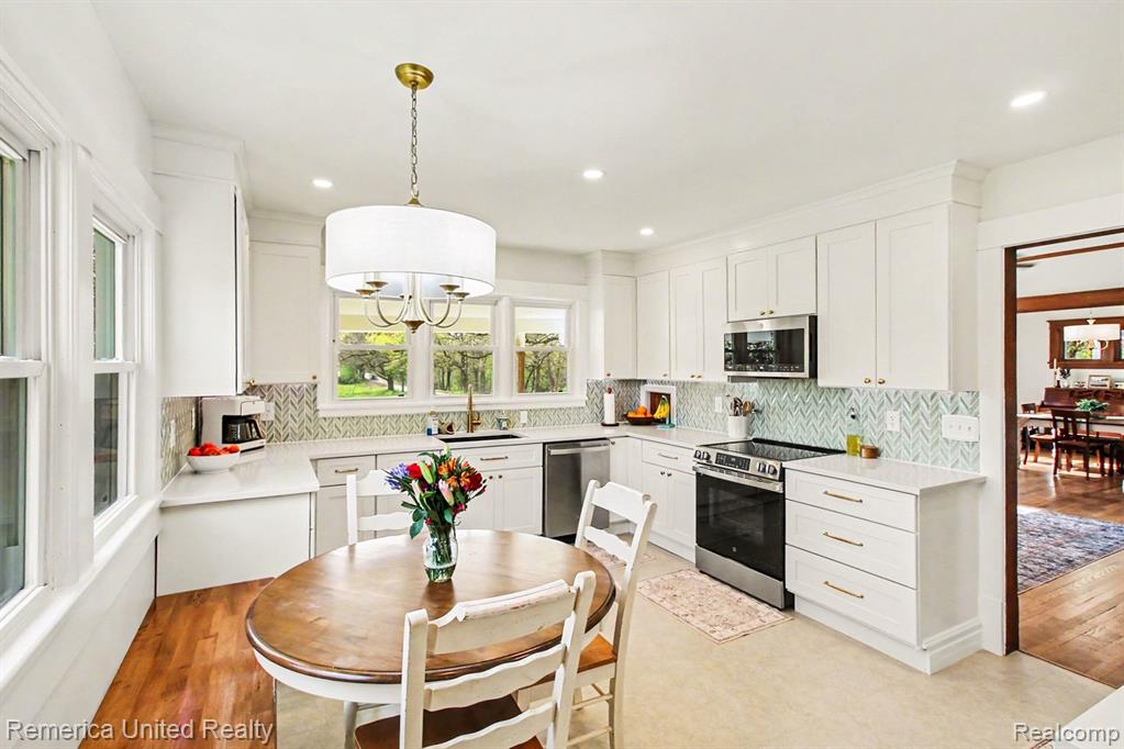 525 W Buno Road, Milford, MI 48381 — Photo 7