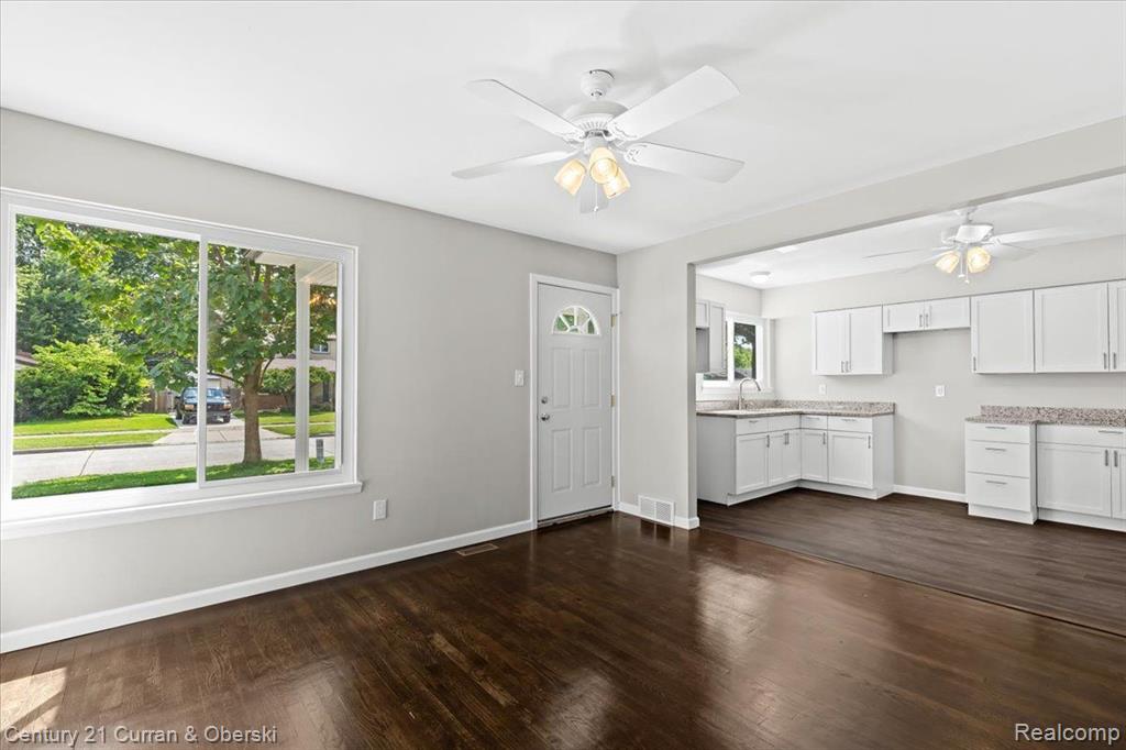 4474 HARDING Street, Dearborn Heights, MI 48125 — Photo 10