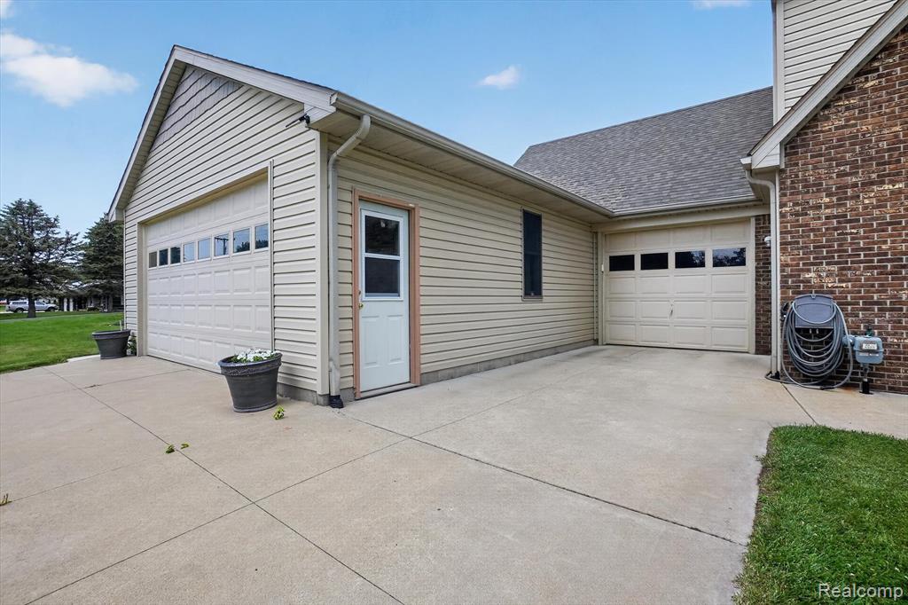 6888 Slawski Drive, Fowlerville, MI 48836 — Photo 48