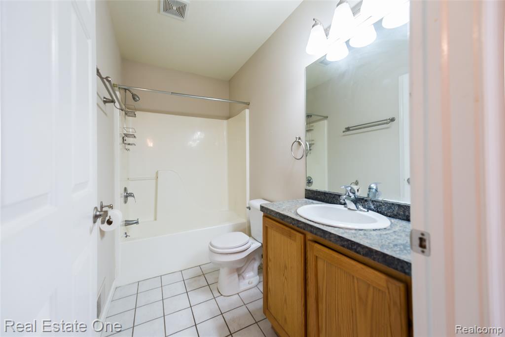 61019 Evergreen Court, 22, South Lyon, MI 48178 — Photo 17