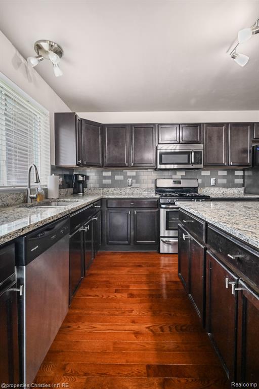 24353 BROMPTON Way, South Lyon, MI 48178 — Photo 28