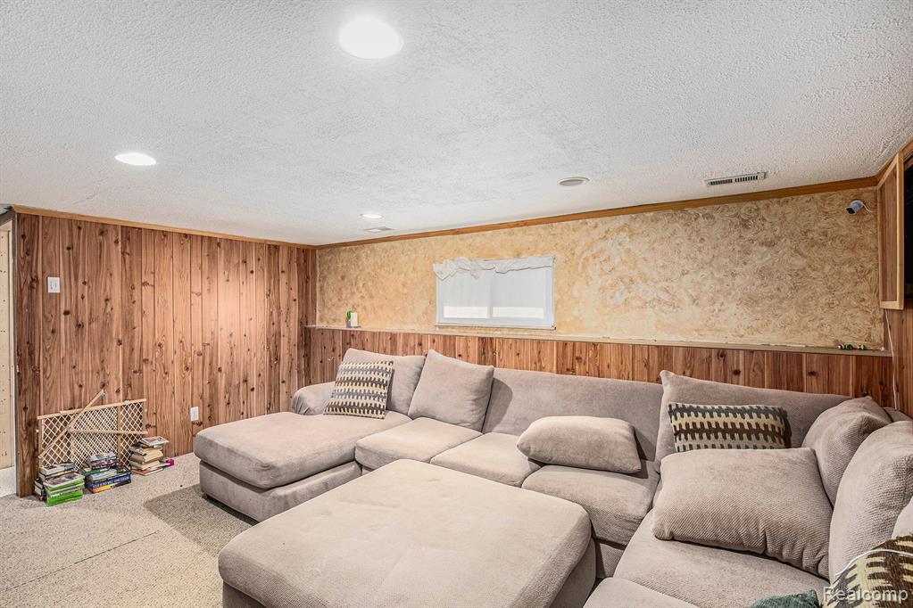5877 Southwood Street, North Branch, MI 48461 — Photo 10