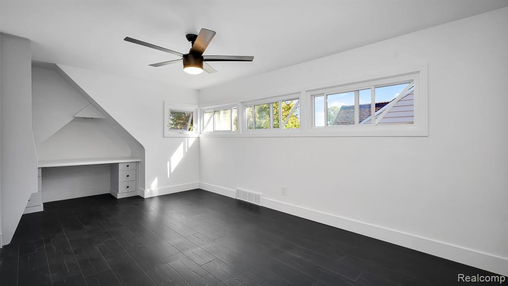 921 CAMBRIDGE Road, Berkley, MI 48072 — Photo 17