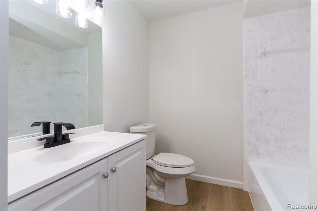 5273 HIGHLAND Road, Waterford, MI 48327 — Photo 12