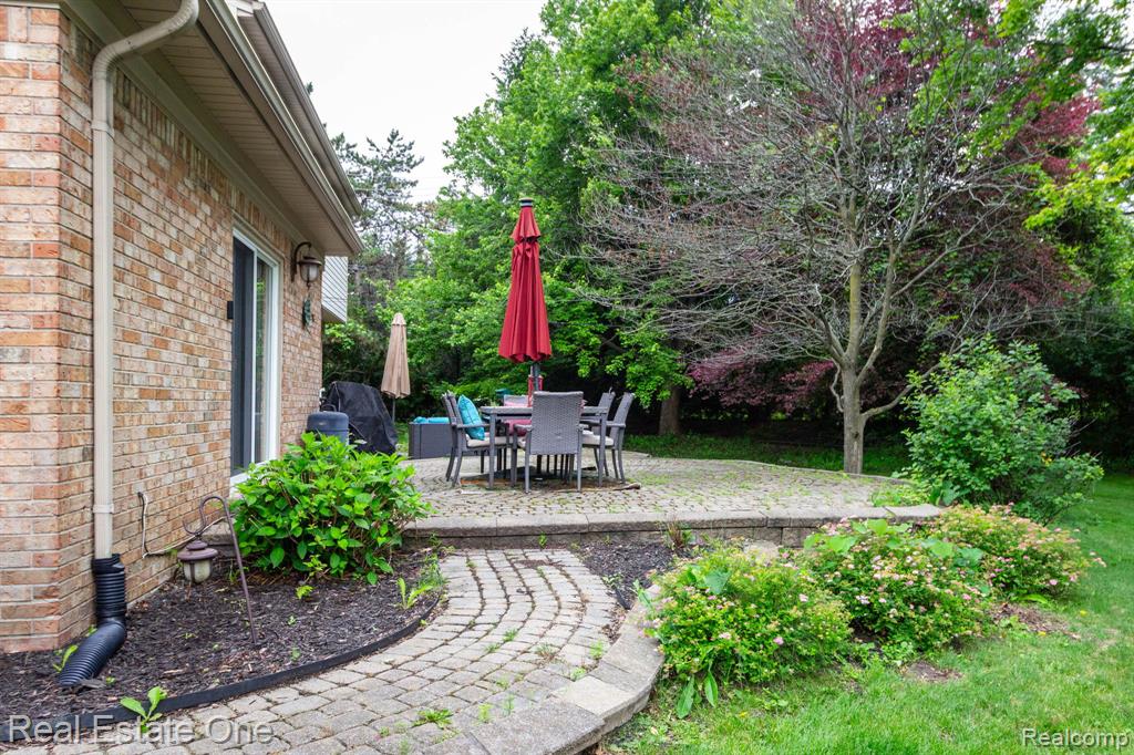 6011 Walker Drive, Troy, MI 48085 — Photo 39