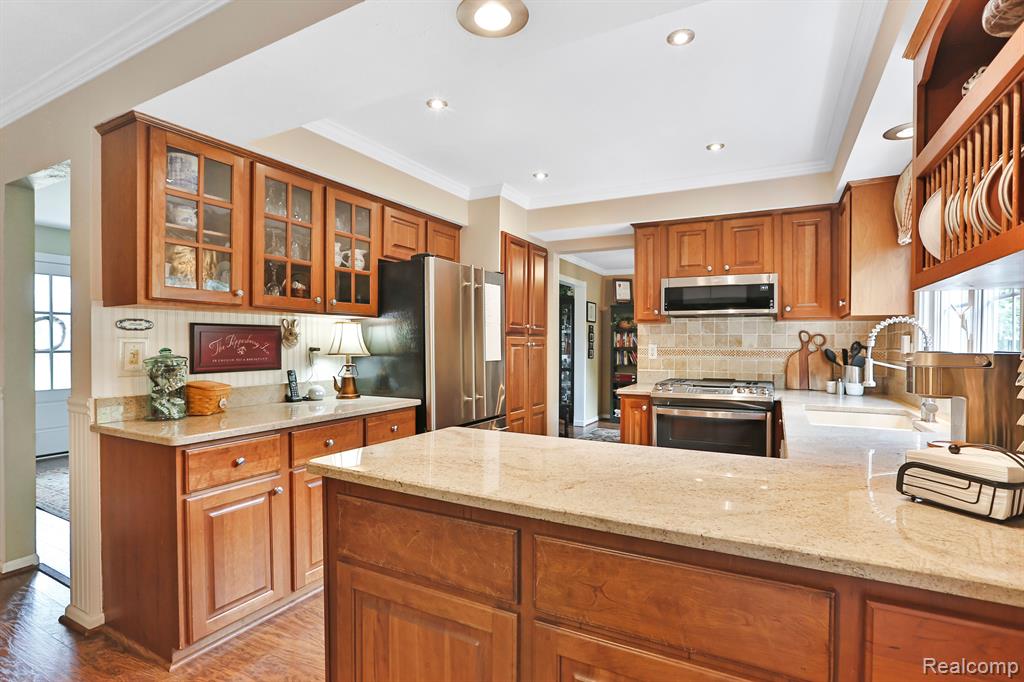 41001 RAYBURN Drive, Northville, MI 48168 — Photo 12