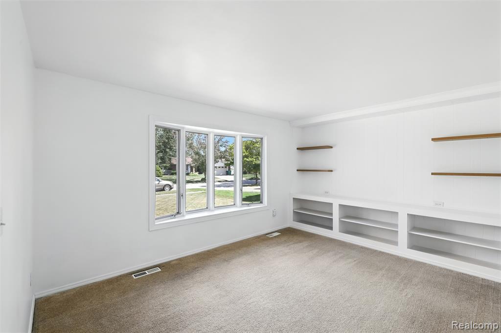 27216 Roney Avenue, Brownstown, MI 48183 — Photo 6