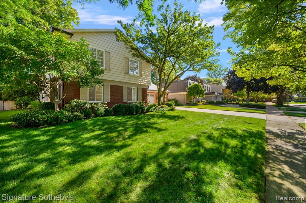 580 N Brys Drive, Grosse Pointe Woods, MI 48236 — Photo 27
