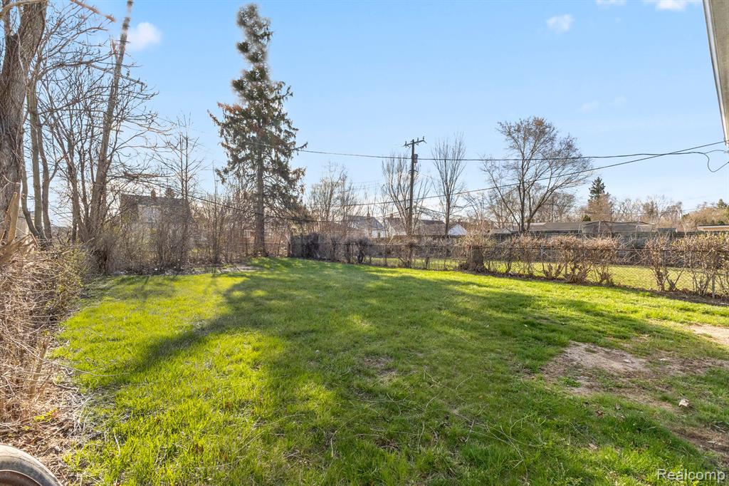 8690 TRINITY Street, Detroit, MI 48228 — Photo 33