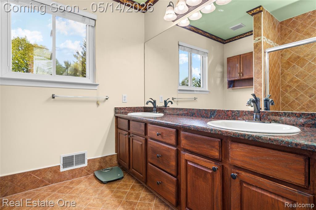 865 Drakeshire Drive, Commerce Twp, MI 48390 — Photo 49